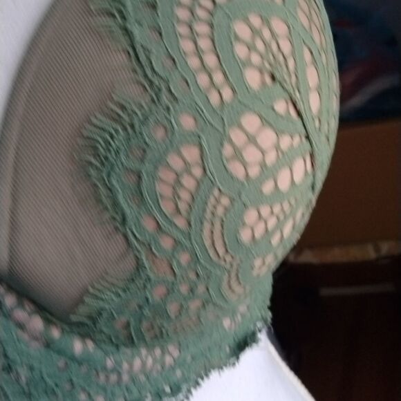 Victoria's Secret   - Picture 3 of 6